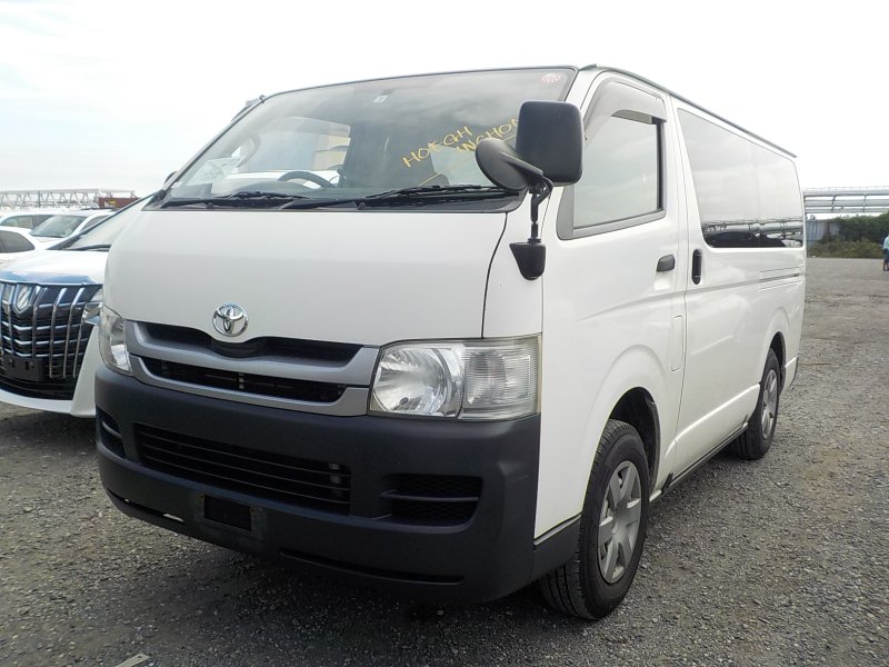 トヨタ ハイエースバン（ADF-KDH206V）｜信頼と実用性が選ばれる理由