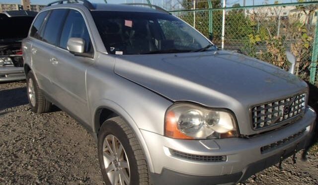 ウガンダに届けた北欧の安全性と快適性：ボルボ XC90（CBA-CV6324AW）輸出事例