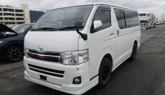 【買取実績】トヨタ ハイエースバン（CBF-TRH200V）・2010年式をザンビアへ輸出しました